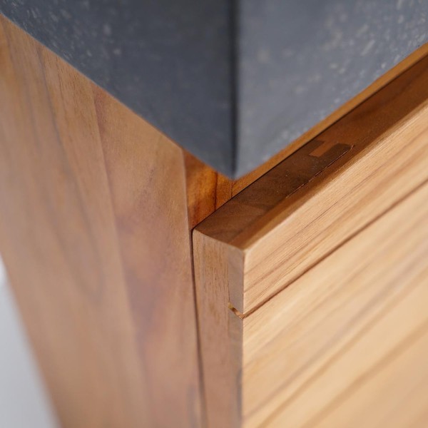 Hangwastafel van massief teakhout met zwart terrazzo wastafelblad - Rehana