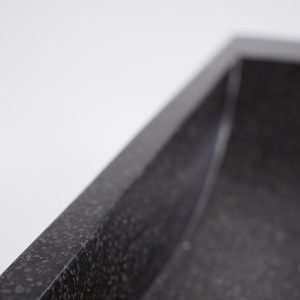 Hangwastafel van massief teakhout met zwart terrazzo wastafelblad - Nila