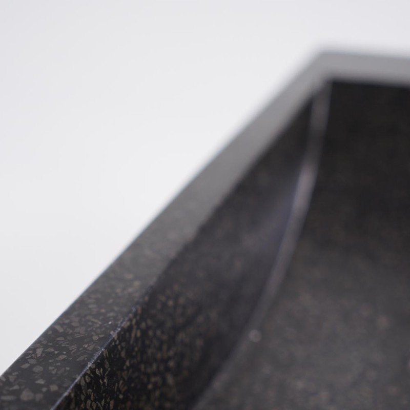 Hangwastafel van massief teakhout met zwart terrazzo wastafelblad - Nila