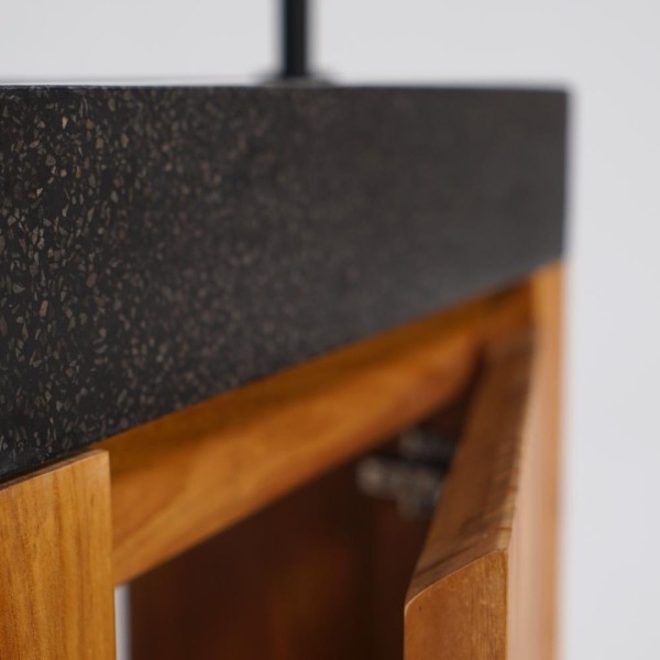 Hangwastafel van massief teakhout met zwart terrazzo wastafelblad - Nila