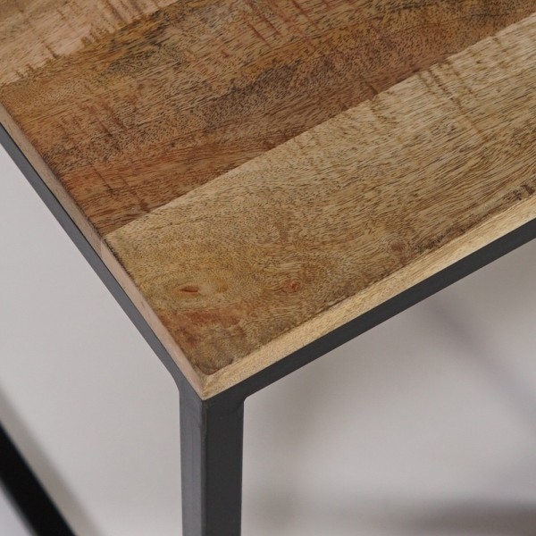 Houten salontafel met metalen onderstel en frame