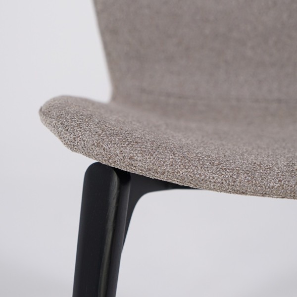 Eetkamerstoel in beige bouclé stof en zwarte essenhouten poten - Paragon