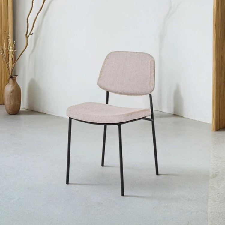 Beige stoffen eetkamerstoel met zwarte poten - Menta