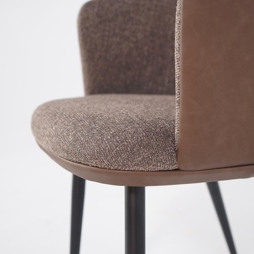 Eetkamerstoel in bruine boucléstof, bruin kunstleer – Hey