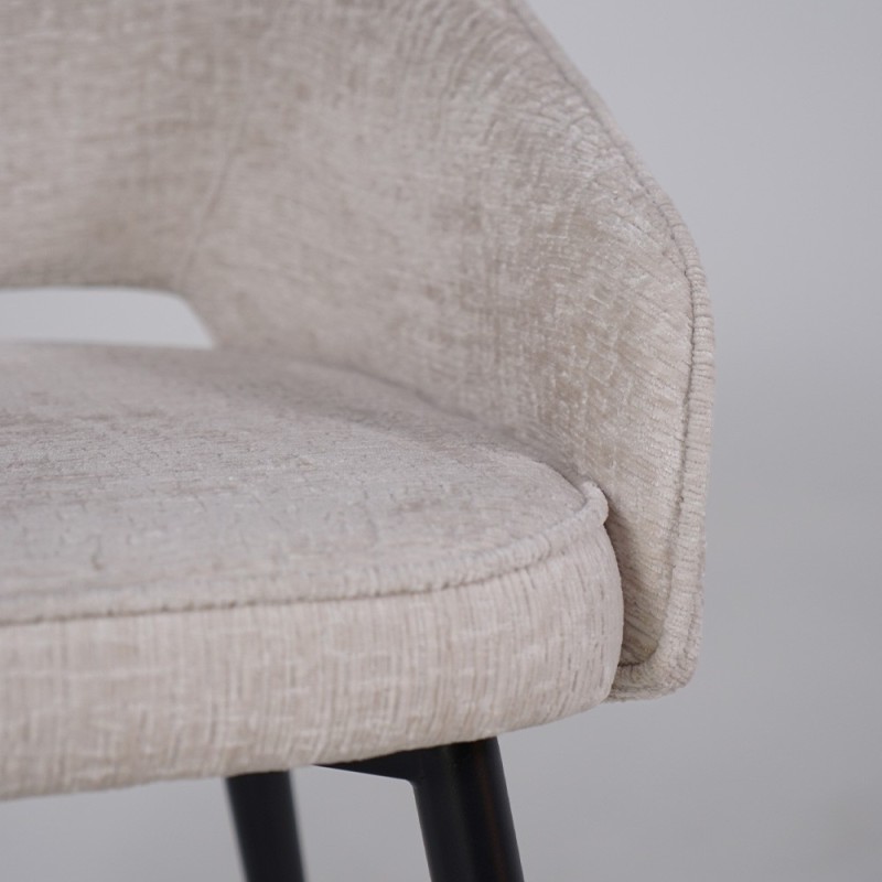 Lichtgrijze fluwelen eetkamerstoel met zwarte metalen poten - Oslo Velvet