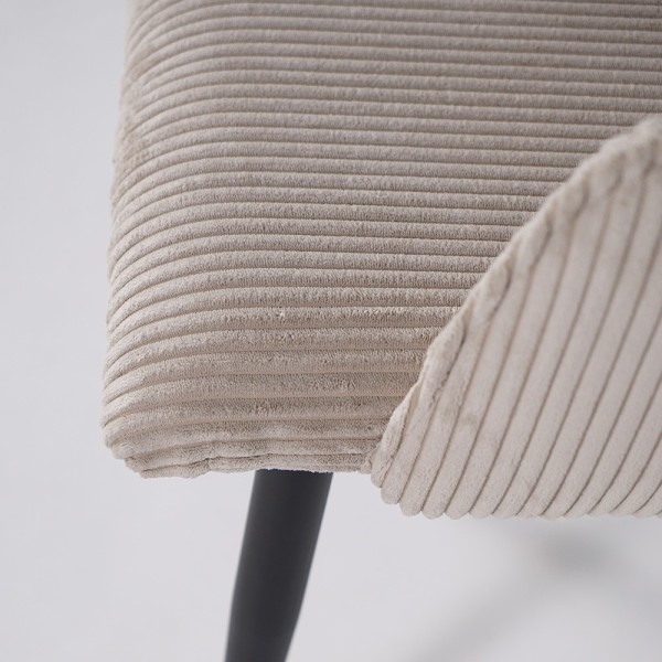 Eetkamerstoel van beige fluweel met zwarte metalen poten - Noa