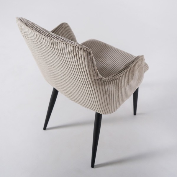 Eetkamerstoel van beige fluweel met zwarte metalen poten - Noa