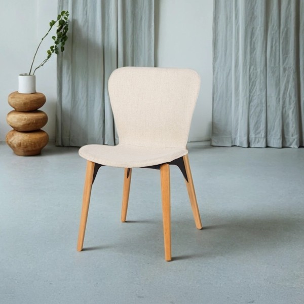 Eetkamerstoel met witte bouclé stof en licht essenhouten poten - Paragon