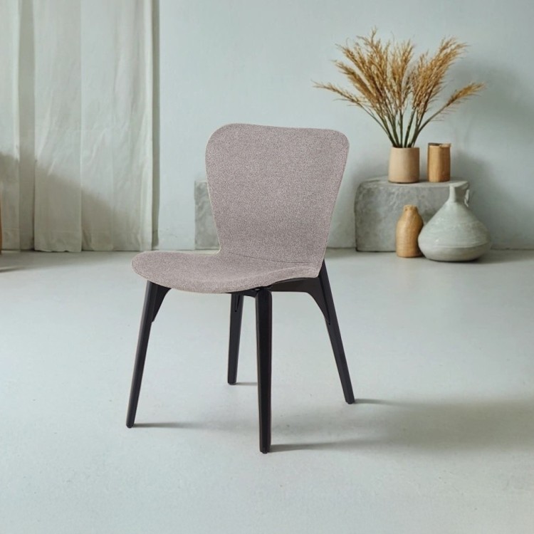 Eetkamerstoel in beige bouclé stof en zwarte essenhouten poten - Paragon