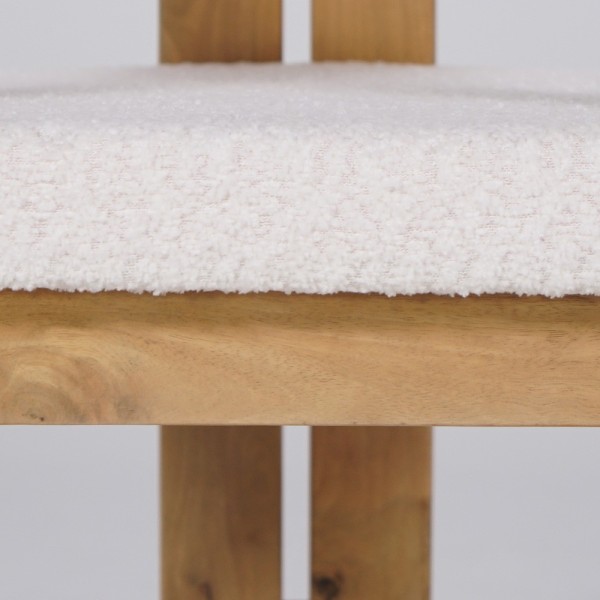 Houten stoel met witte bouclette stof - Eira
