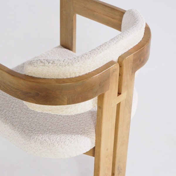 Houten stoel met witte bouclette stof - Eira
