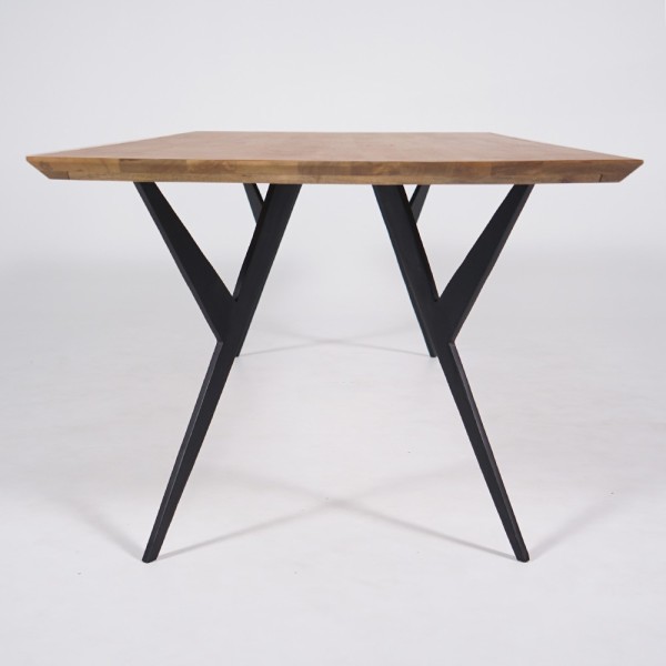 Eettafel met vlinderpoten