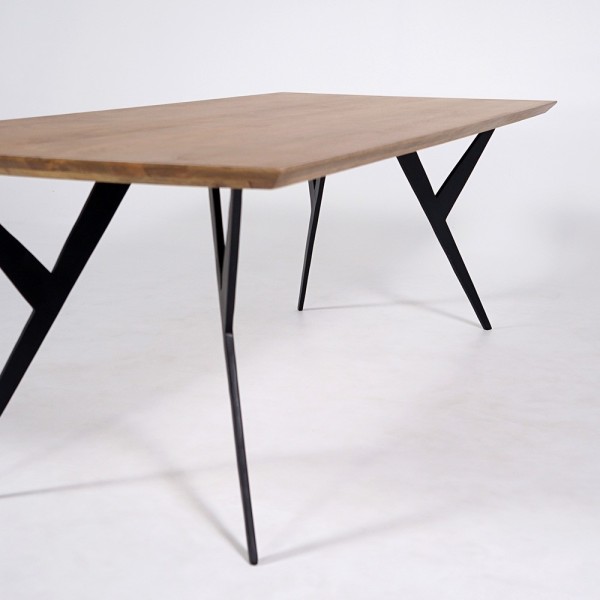 Eettafel met vlinderpoten
