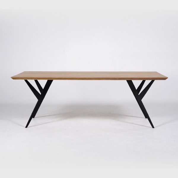 Eettafel met vlinderpoten