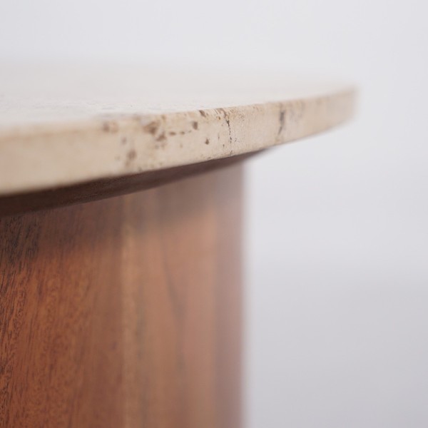 Massief houten salontafel met travertijnen blad