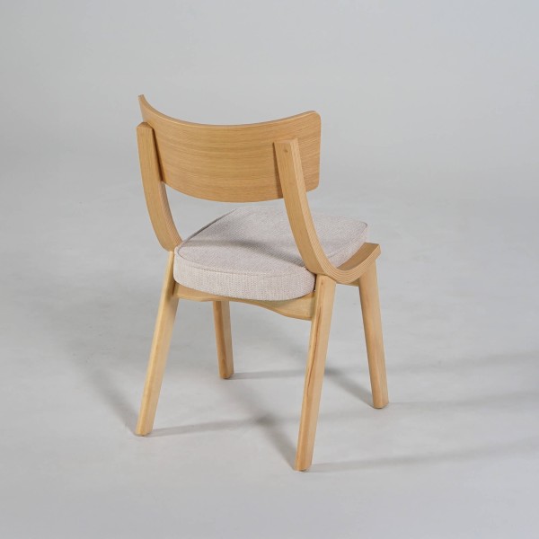 Eetkamerstoel in naturel eik en beige stof – Svea