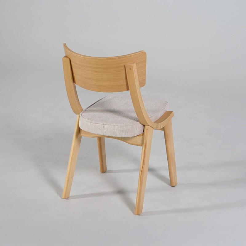 Eetkamerstoel in naturel eik en beige stof – Svea