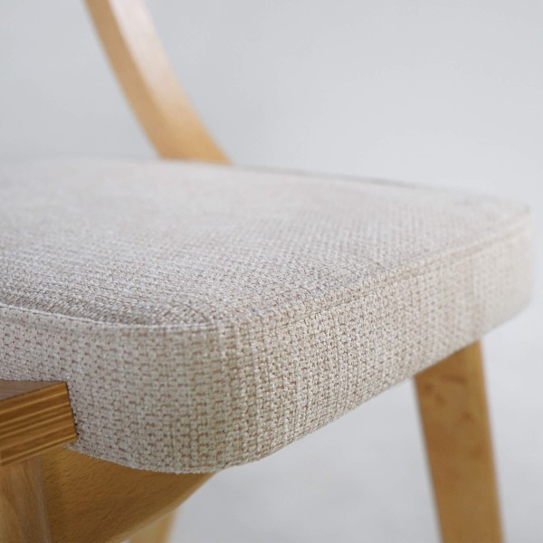 Eetkamerstoel in naturel eik en beige stof – Svea