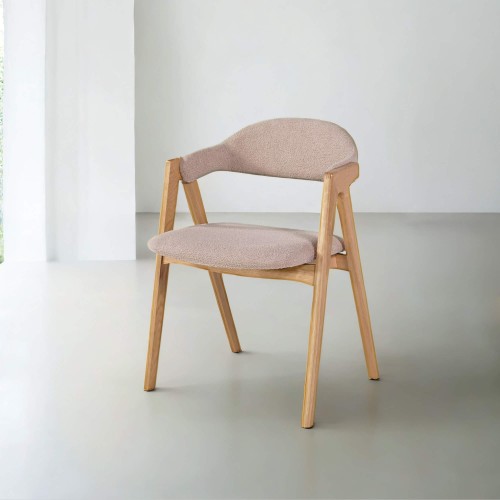 Stoel in natuurlijk hout en beige bouclé stof – Lykke