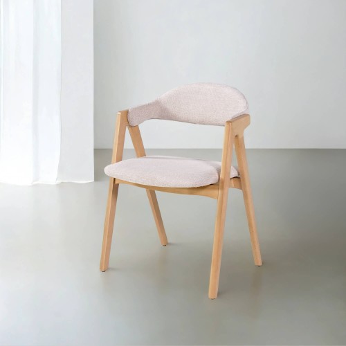 Stoel in natuurlijk hout en witte bouclé stof – Lykke