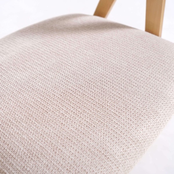 Stoel in natuurlijk hout en witte bouclé stof – Lykke