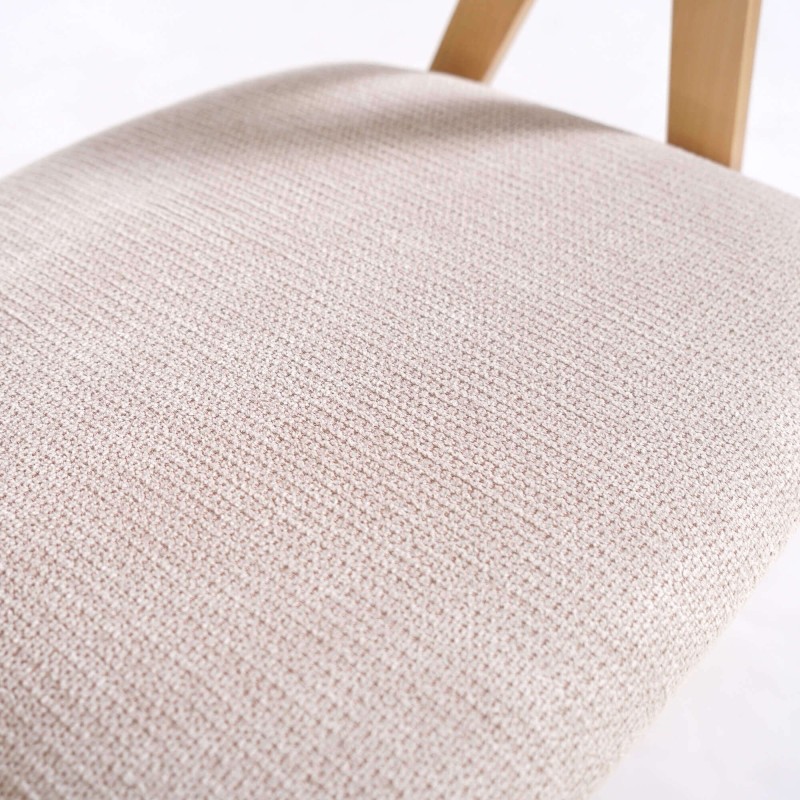 Stoel in natuurlijk hout en witte bouclé stof – Lykke