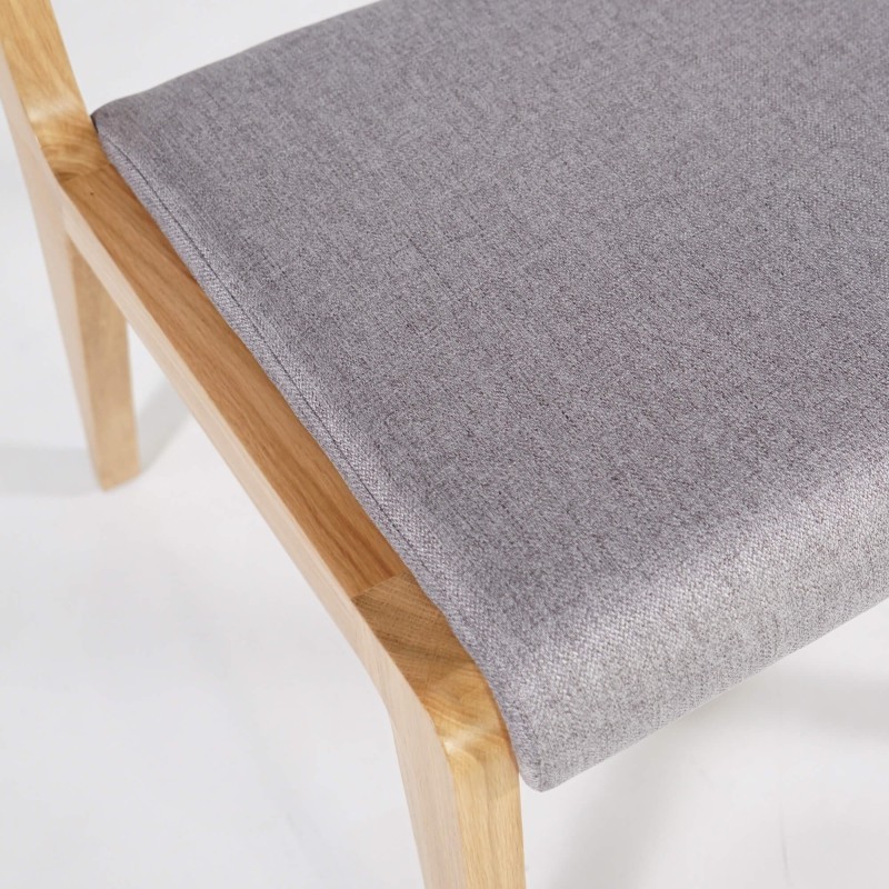 Eetkamerstoel in eikenhout en grijze stof – Skog