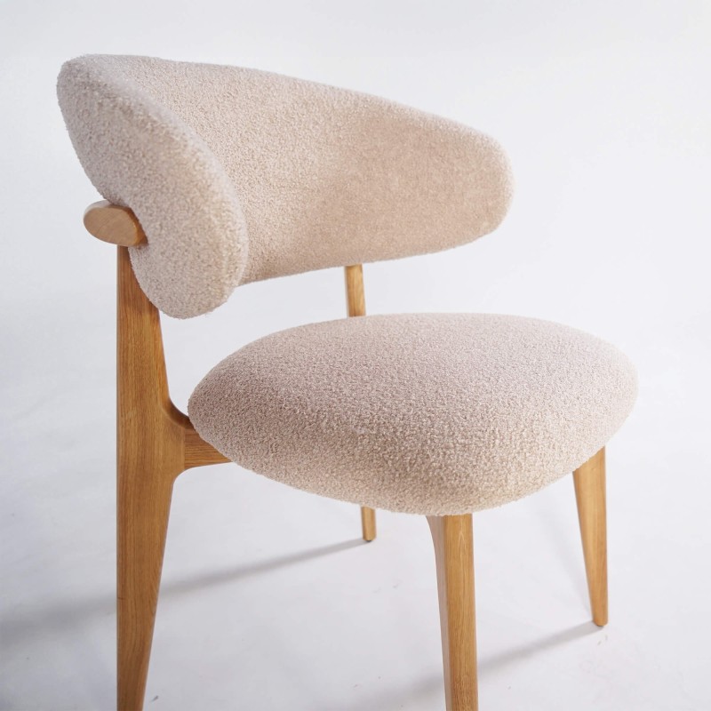 Stoel in massief eikenhout en beige stof – Lunna