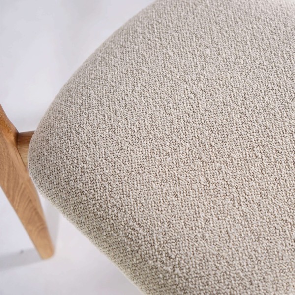 Eetkamerstoel in naturel eikenhout en witte bouclé stof – Elim
