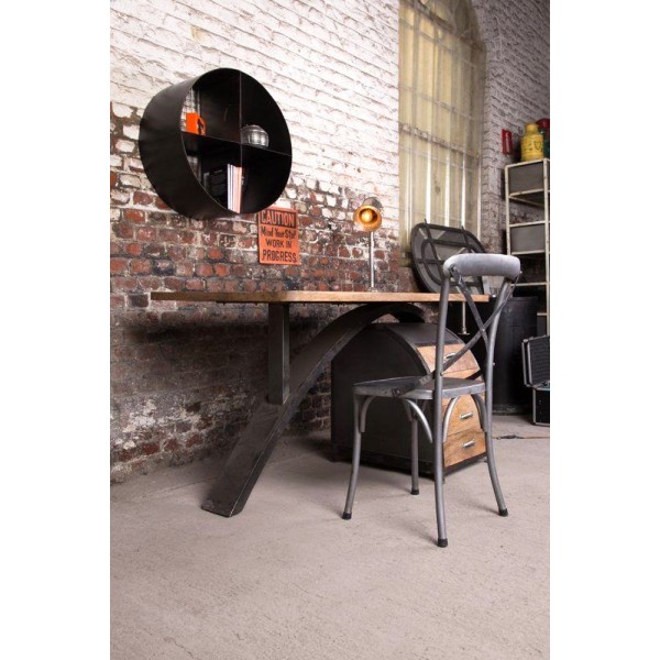Industrieel Bureau van scandinavische inspiratie 