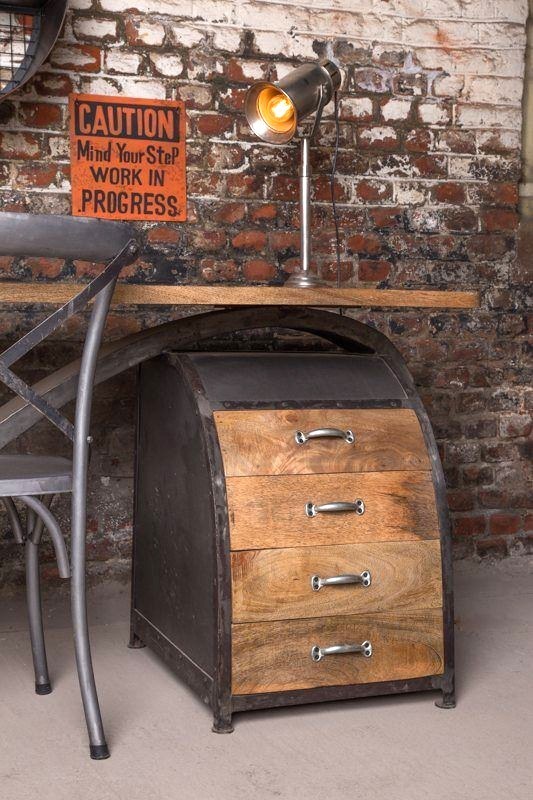 Industrieel Bureau van scandinavische inspiratie 