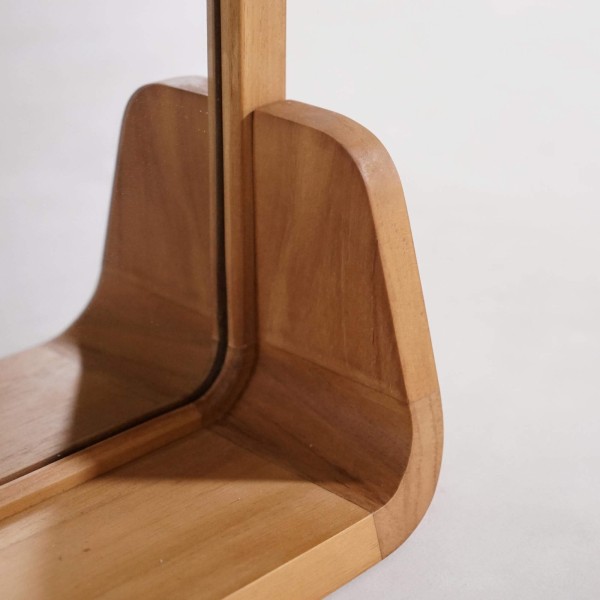 Rechthoekige spiegel in teakhout met legplank