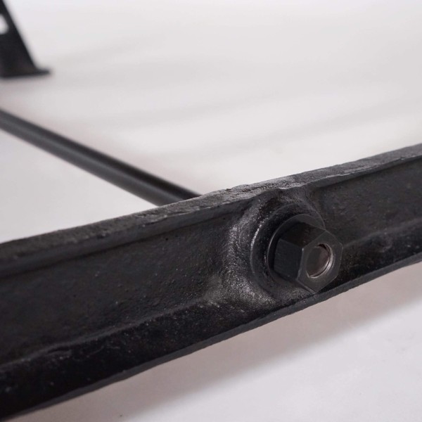 Eettafel in industriële stijl van massief hout met gietijzeren poten – Hudson