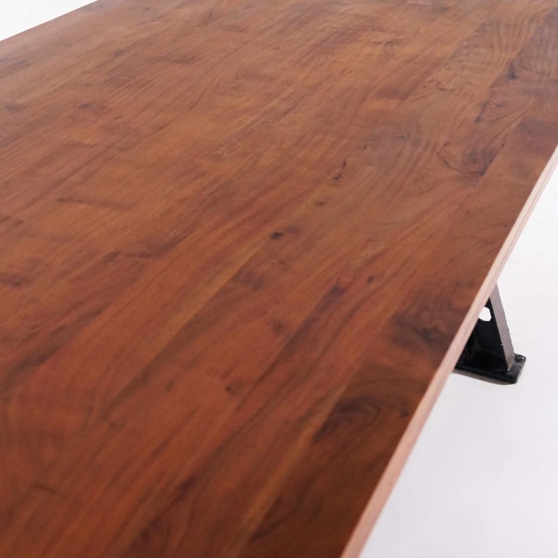 Eettafel in industriële stijl van massief hout met gietijzeren poten – Hudson