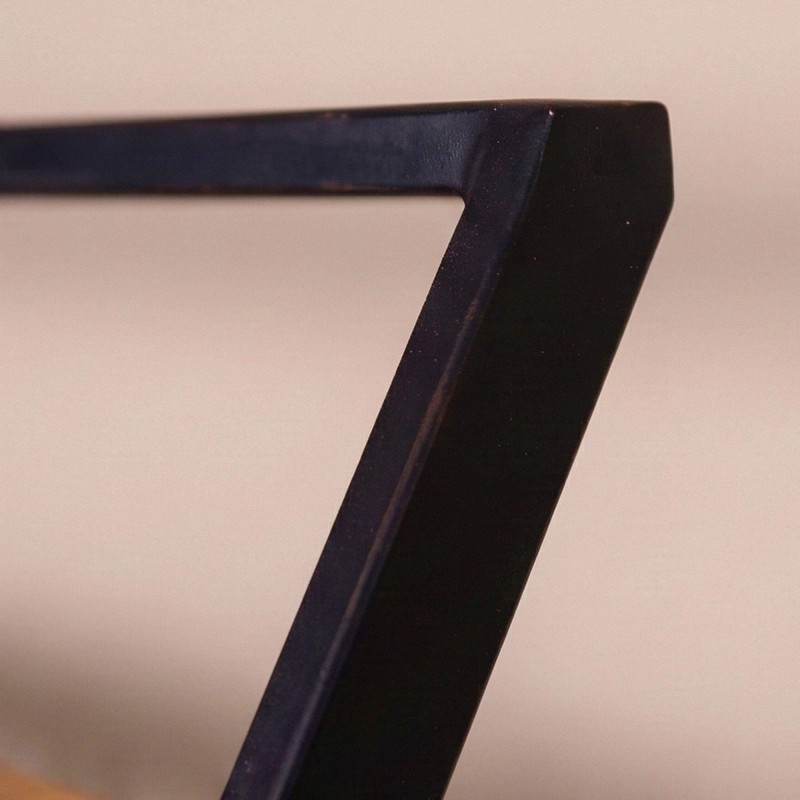 Wandkapstok in metaal met plank in massief hout – Lean