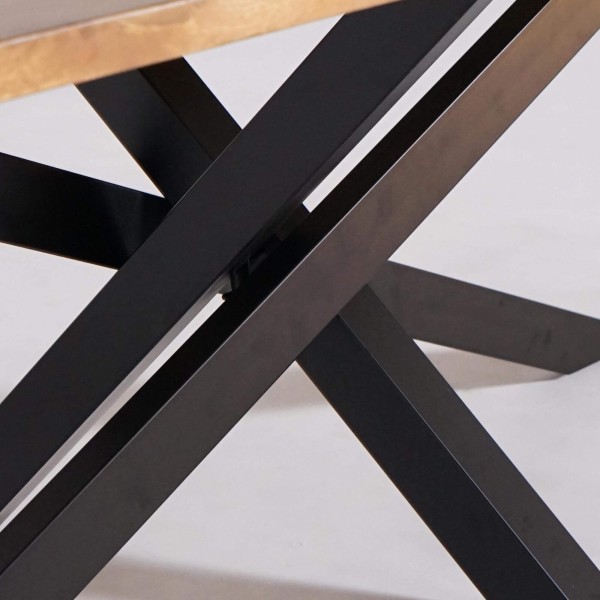 Eettafel in massief hout met metalen mikadopoot