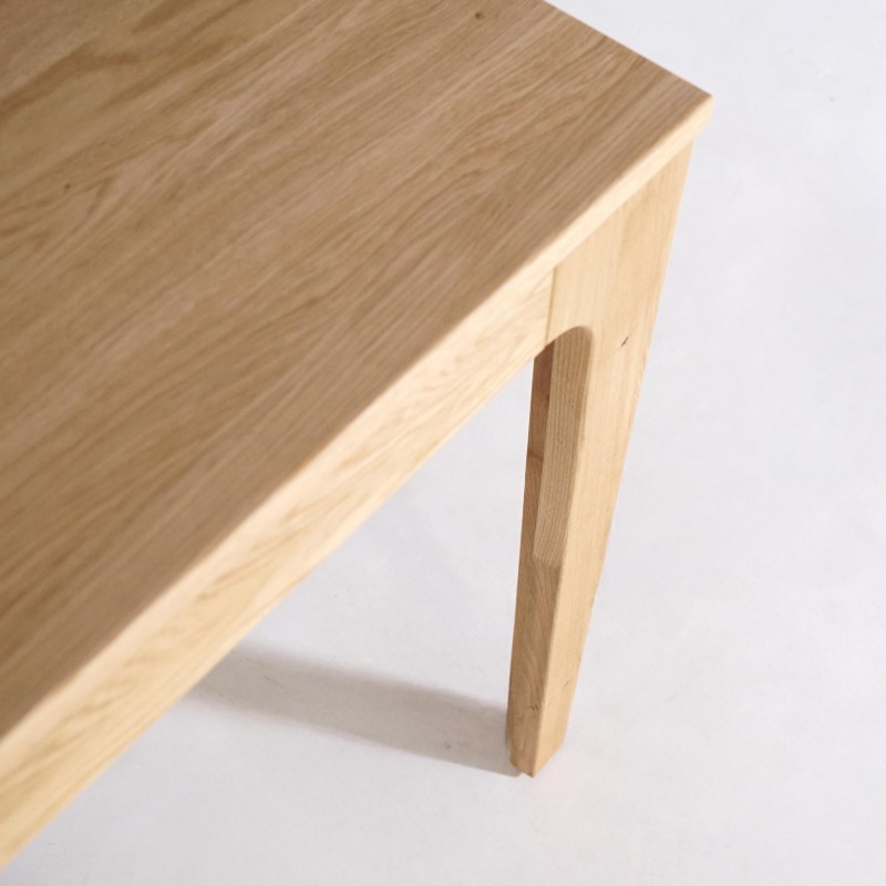 Rechthoekige eettafel in eikenhout van 140 × 80 cm met verlengblad van 50 cm