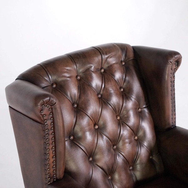 Engelse wingback-fauteuil (oorfauteuil) in donkerbruin leder – George