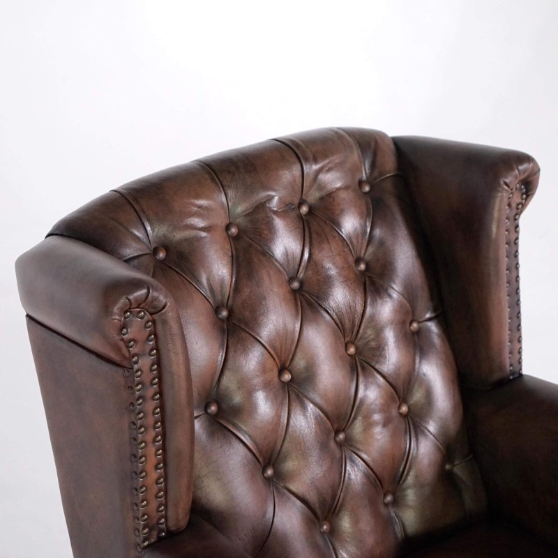 Engelse wingback-fauteuil (oorfauteuil) in donkerbruin leder – George