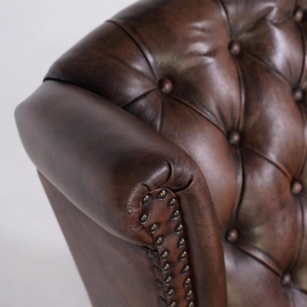 Engelse wingback-fauteuil (oorfauteuil) in donkerbruin leder – George