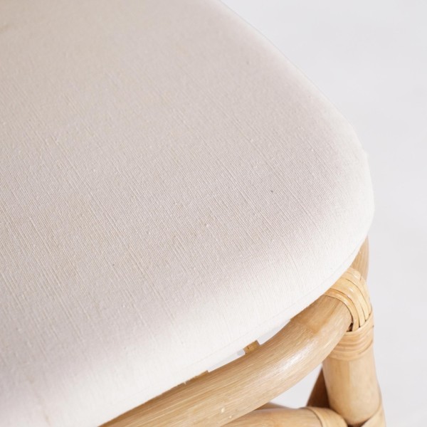 Stoel van naturel rotan met beige kussen - Louna