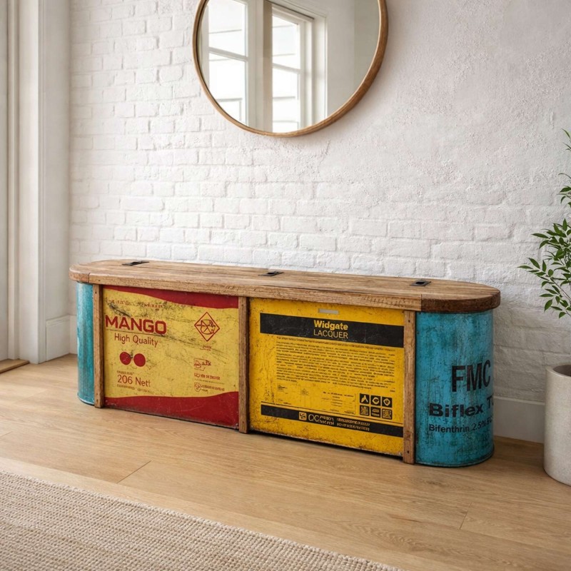 Bank van gerecycleerd metaal en hout