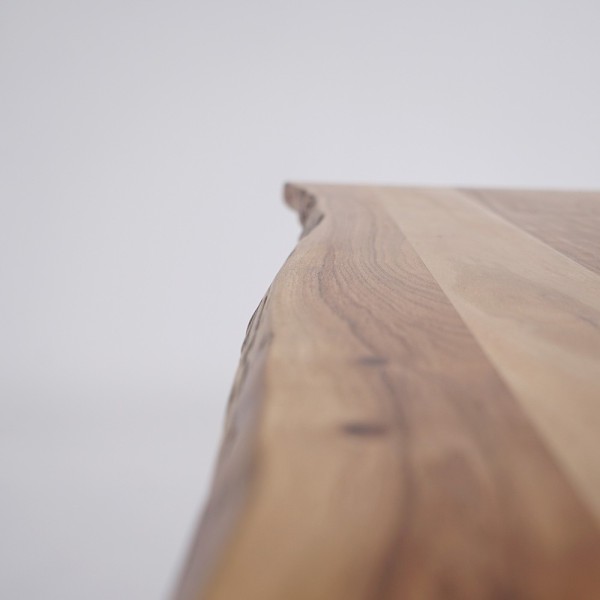 Eettafel van massief hout met metalen mikadopoot en natuurlijke randen 200 cm