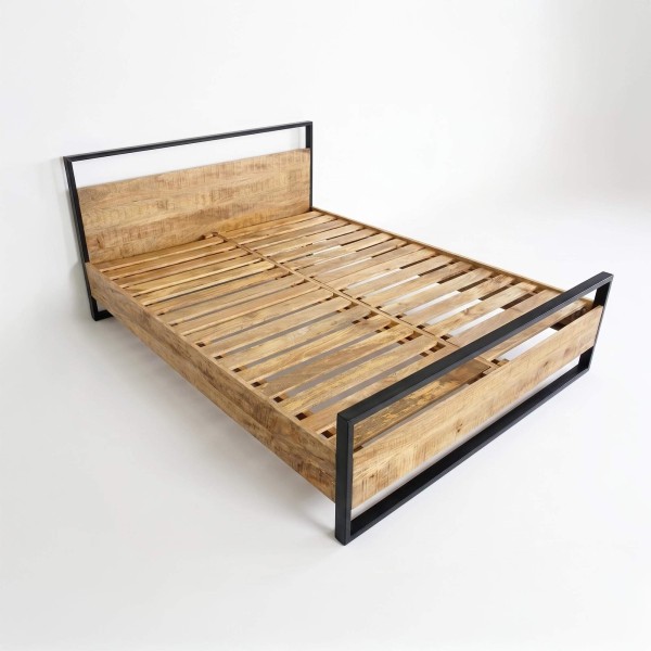 Industrieel tweepersoonsbed in gerecycleerd hout