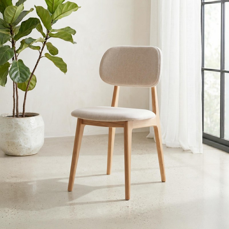 Stoel in massief eikenhout en beige stof – Skaga
