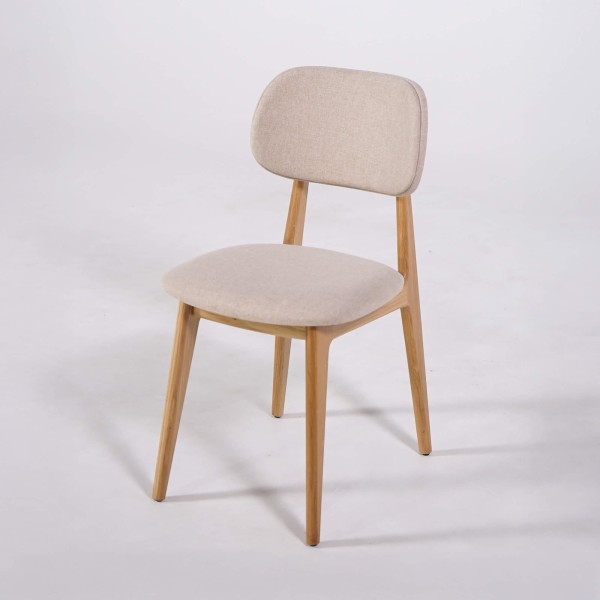 Stoel in massief eikenhout en beige stof – Skaga