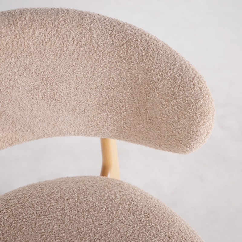 Stoel in massief beukenhout en beige stof – Lunna