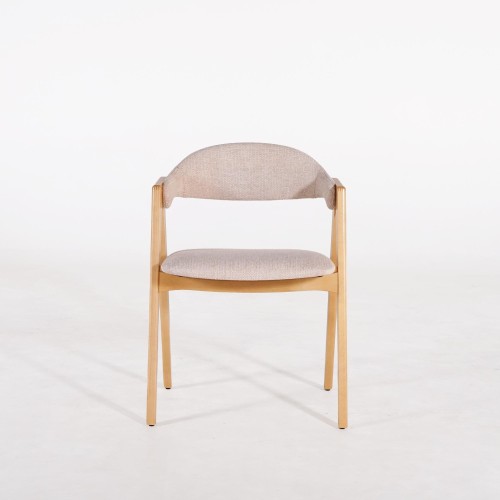 Stoel in natuurlijk hout en beige bouclé stof – Lykke