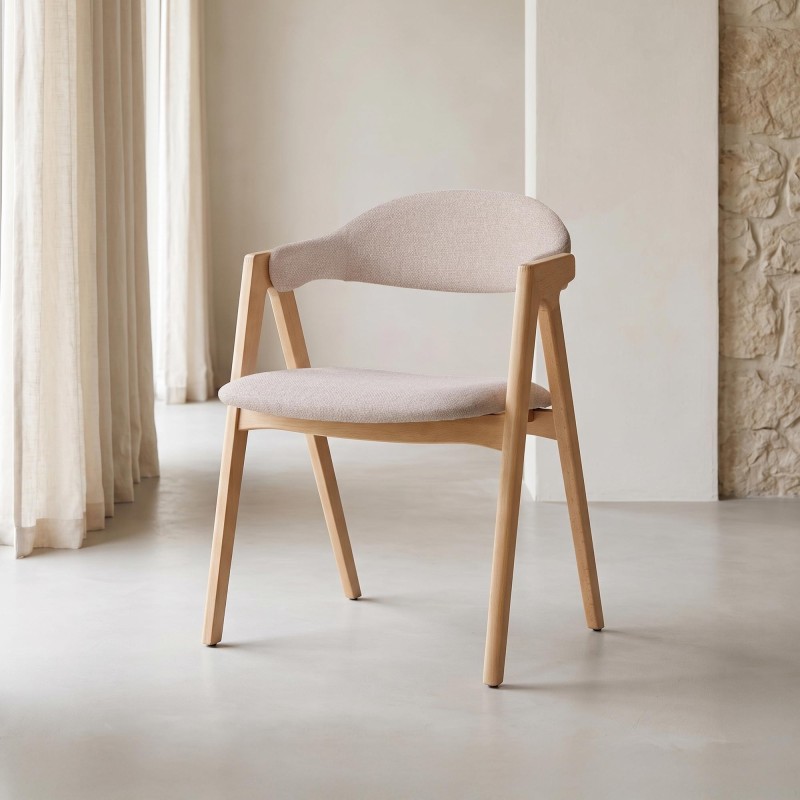 Stoel in natuurlijk hout en beige bouclé stof – Lykke