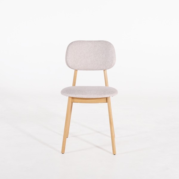 Stoel in massief eikenhout en beige stof – Skaga